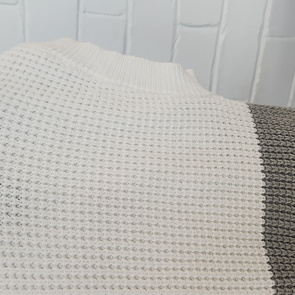 Colorblock Knit Top, Medium - Picture 3 of 7